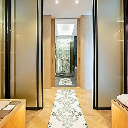 Monument Hotel