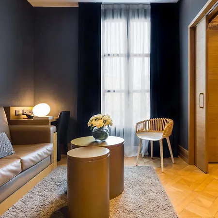 Отель Monument 5*