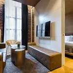 Monument Hotel