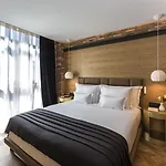 Monument Hotel