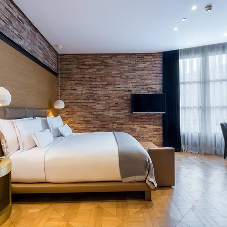 Monument Hotel