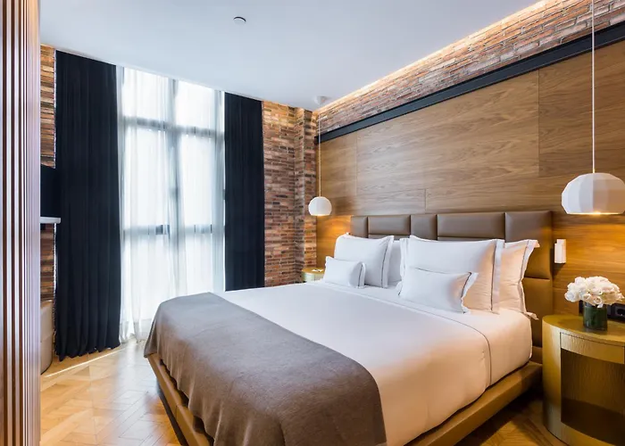 Monument Hotel 5*
