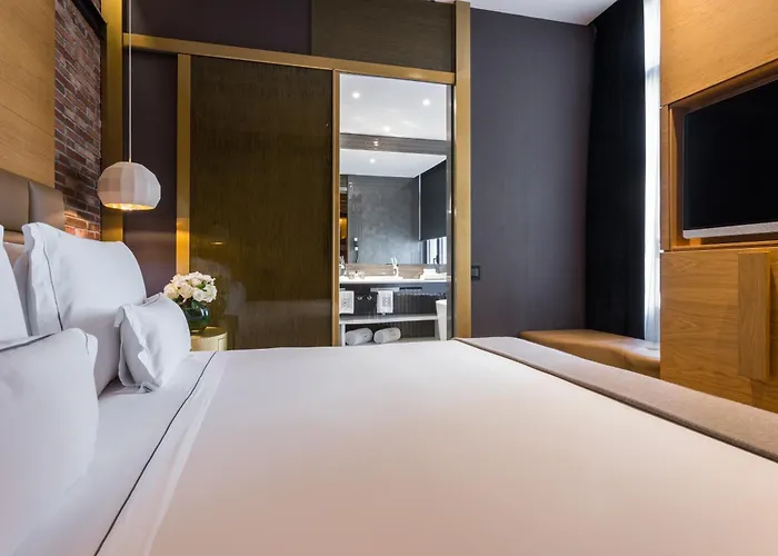 Monument Hotel 5*