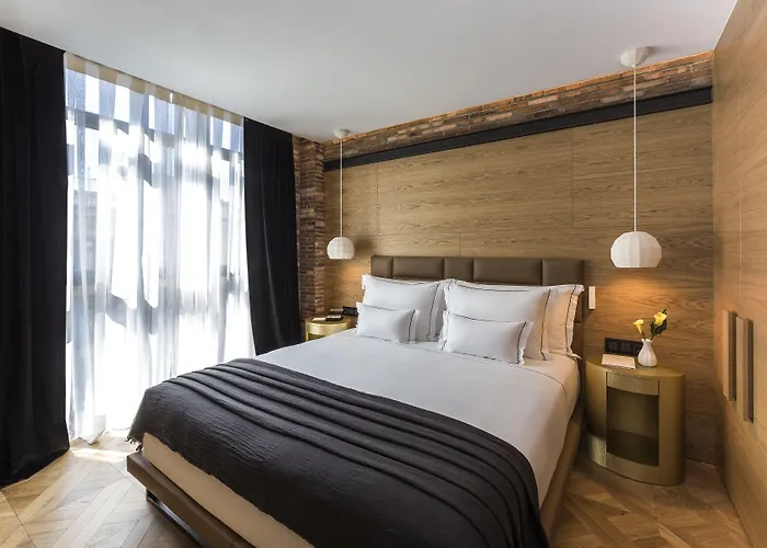 Monument Hotel