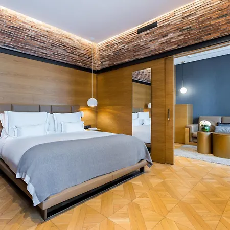 Monument Hotel 5*