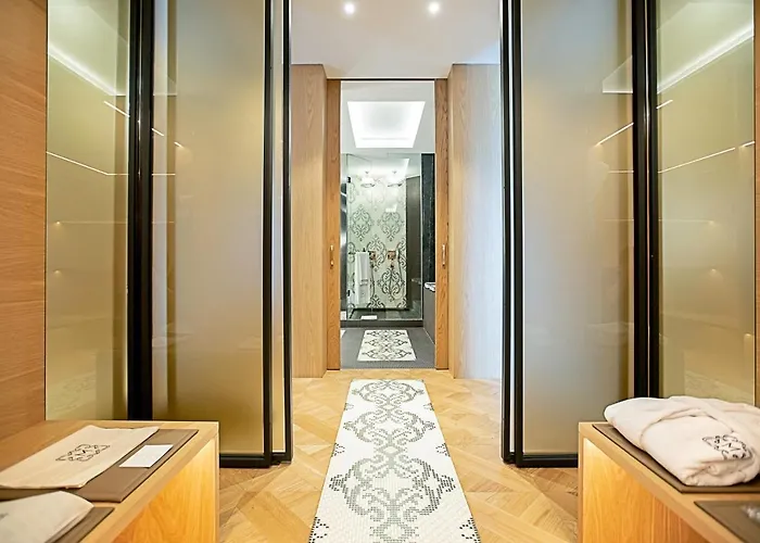 Monument Hotel